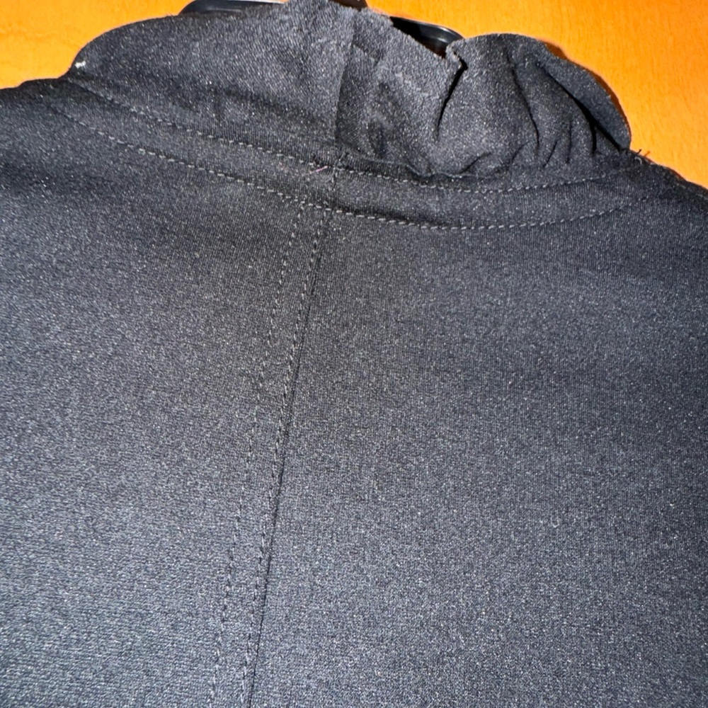 Lightweight ruffled jacket - Picture 9 of 9